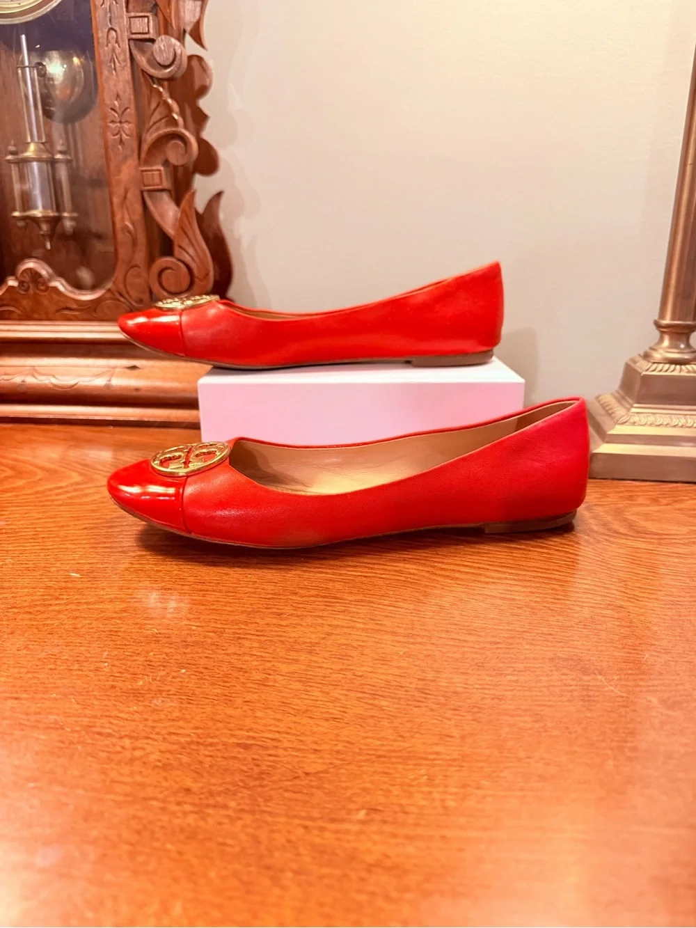 Tory Burch Chelsea Red Patent Leather Cap-Toe Gold Logo Ballet Flats Size 8.5